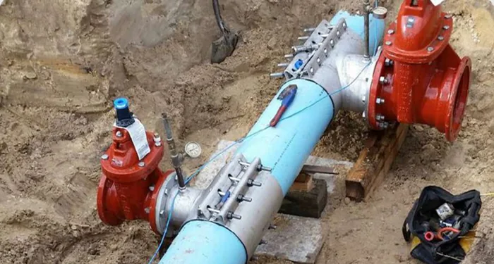 Hot tapping and online gate valve insertion on a pipeline